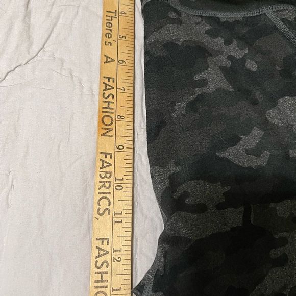 Fabletics Powerhold Athletic Leggings Green Camo Pull On Legging Pant - Picture 10 of 10